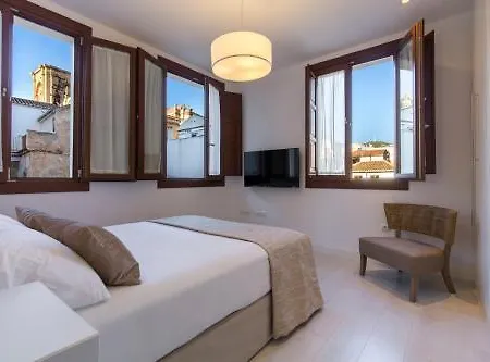 Shine Alcaiceria Apartahotel 4*